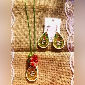 NEW CHRISTMAS WAFFLE BRAND NECKLACE & EARRINGS  “ TEARDROP CHRISTMAS “ SET